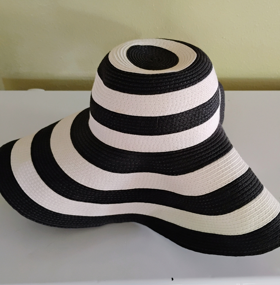 Floppy sun hat